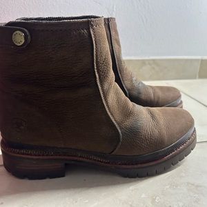 Ariat boots size 9